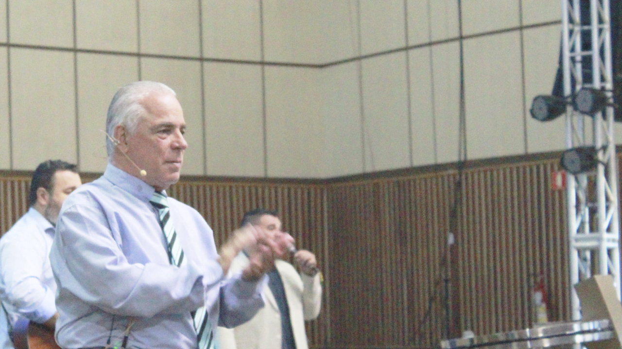 Apóstolo Jair na Santa Ceia de junho