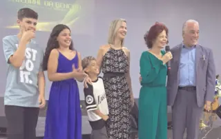 Famila do apóstolo renida para o culto de ação de graças