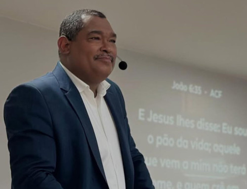 Pastor Paulo Muniz recebe visita de diretores do SCT durante recuperação