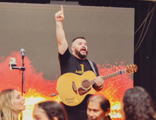 Pastor Samuel Silva lança canção inédita em Goianira e celebra 43 vidas entregues a Cristo