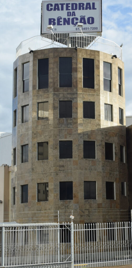 Fachada da Torre de Oração